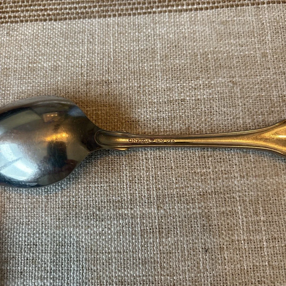Oneida Classic Shell Heirloom 18/10 Stainless Soup Spoons Qty 1, 8 Available